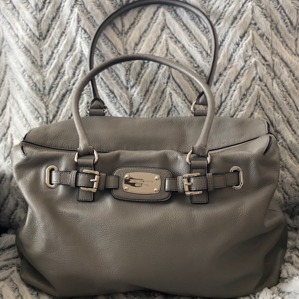 ✨ Michael Kors Large light grey purse bag 💫